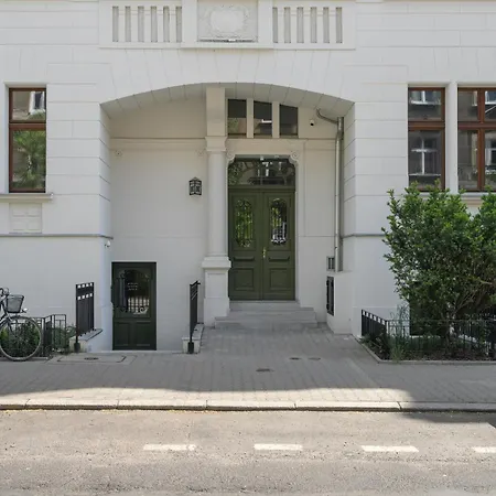 Chelmonskiego Studio With Netflix Near Mtp By Renters Poznan